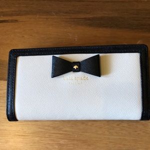 Kate spade bow wallet